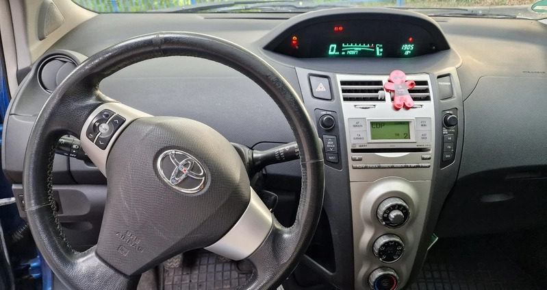 Toyota Yaris cena 9800 przebieg: 140927, rok produkcji 2006 z Krynica Morska małe 137